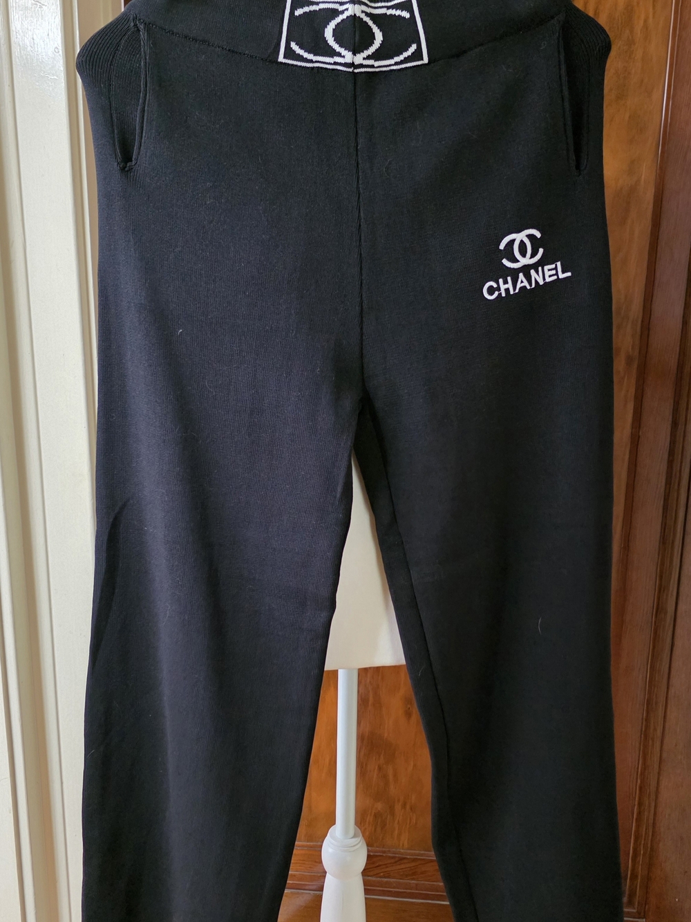 Chanel White CC Logo Cardigan - Picture 4 of 9